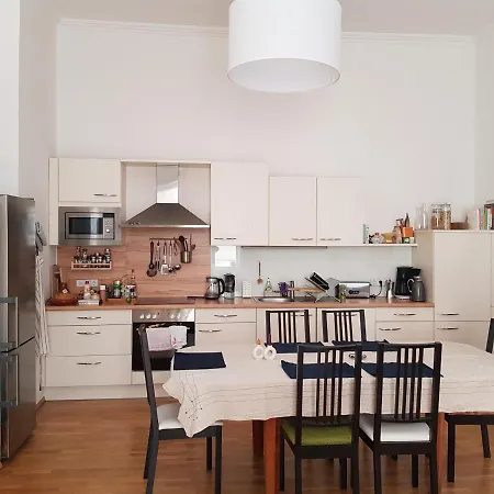 Hostel Be At With Philip & Marie